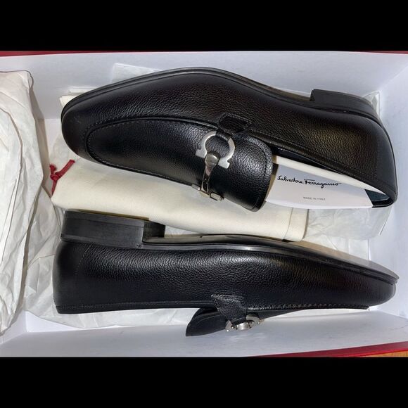 Mens Black Leather FERRAGAMO Loafers Mens Black Leather FERRAGAMO Loafers - Picture 3 of 13